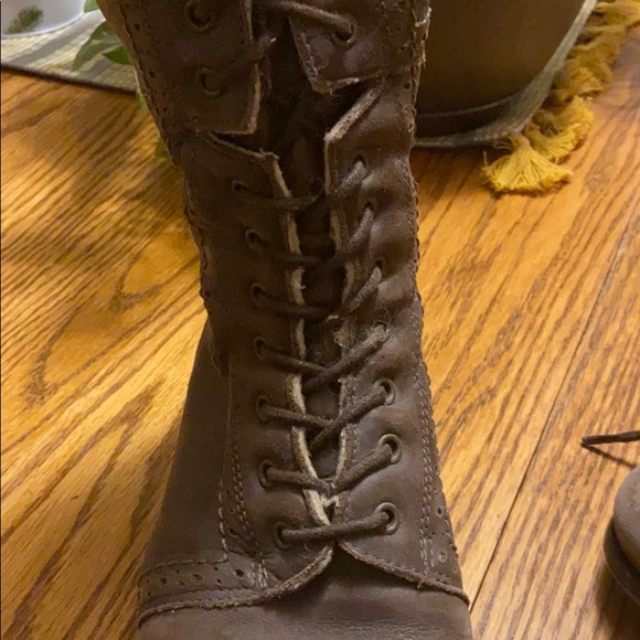 Fleece lined leather boots - Picture 3 of 5